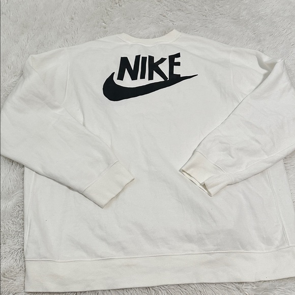 🎾 Nike Crew Neck Sweatshirt - Picture 2 of 4